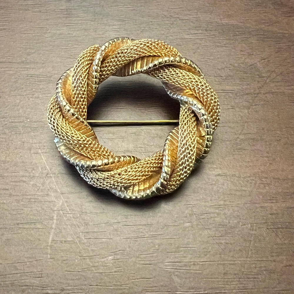 Vintage Mesh Twist Round Brooch